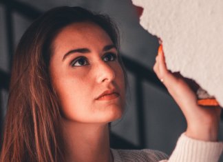 Para recebermos luz, às vezes, seremos rachados