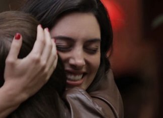 Falar com a mãe no telefone se assemelha a um abraço, diz pesquisa