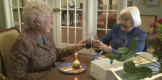 Elas se conheceram há 84 anos e ainda são amigas até hoje. Cada ano elas celebram seus aniversários juntas