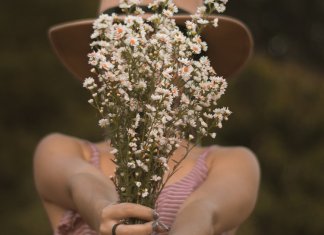 Quem doa é que deve agradecer, pois teve para doar- texto de Flávia Almeida