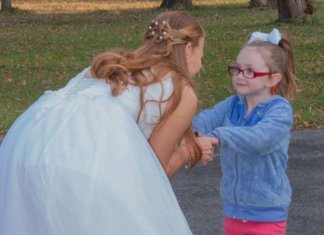 Menina com autismo confunde noiva com Cinderela e a sua reação é digna de uma princesa