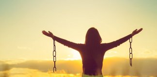 Por mais que os outros nos amem, ninguém pode nos salvar de nós mesmos! Por mais que os outros nos amem, ninguém pode nos salvar de nós mesmos!