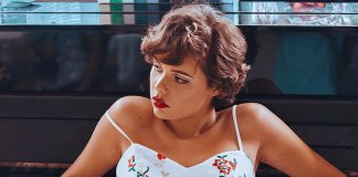 Eu prefiro me reconstruir e lutar. O meu amor é forte. Eu prefiro me reconstruir e lutar. O meu amor é forte.