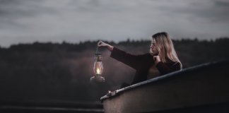 Viver ancorado no passado é uma forma de se abandonar Viver ancorado no passado é uma forma de se abandonar