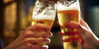 Estudo revela que beber cerveja depois do trabalho ajuda a reduzir o estresse e o envelhecimento