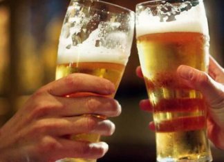 Estudo revela que beber cerveja depois do trabalho ajuda a reduzir o estresse e o envelhecimento