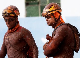 Jornal espanhol sugere “Prêmio Nobel aos bombeiros de Brumadinho” e a internet abraça a ideia