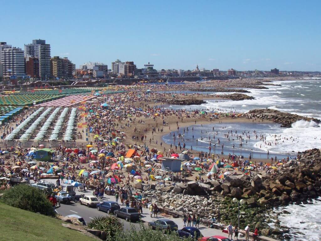 asomadetodosafetos.com - Utensílios de plástico são proibidos em praias da Argentina