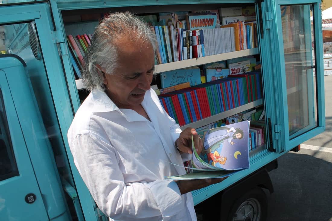 contioutra.com - Biblioteca móvel viaja 500 km para levar livros a crianças de aldeias no sul da Itália