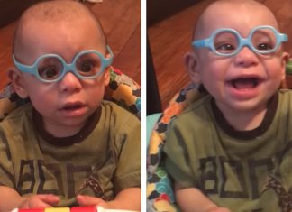 Bebê experimenta primeiro par de óculos e tem a melhor reação ao enxergar o rosto dos pais pela primeira vez