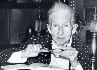 “Eu me esforço para ser cada dia melhor, pois bondade também se aprende!” – Cora Coralina