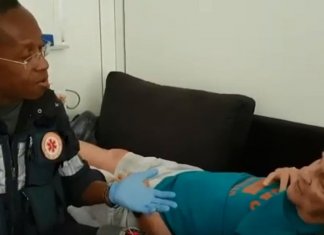 Enfermeiro do Samu canta para acalmar senhor de 87 anos com Alzheimer