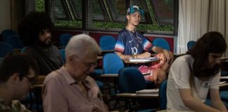 Jovem da periferia e vindo de escola pública relata obstáculos que enfrenta estudando na USP Jovem da periferia e vindo de escola pública relata obstáculos que enfrenta estudando na USP