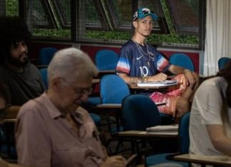 Jovem da periferia e vindo de escola pública relata obstáculos que enfrenta estudando na USP