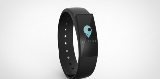 Estudantes brasileiros criam pulseira para pais surdos sentirem choro de bebê Estudantes brasileiros criam pulseira para pais surdos sentirem choro de bebê