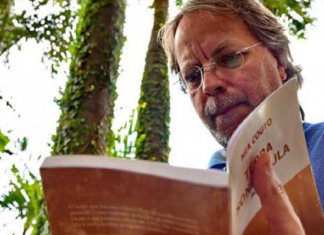 “Quanto menos entendemos, mais julgamos.” – Mia Couto