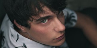 Algumas pessoas fingem que você é ruim, para não sentirem culpa pelo que te fizeram Algumas pessoas fingem que você é ruim, para não sentirem culpa pelo que te fizeram