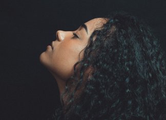 Eu sou aquela mulher que não precisa de provar nada a ninguém