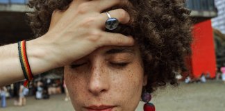 Em certas fases de nossa vida, é preciso sobreviver a um dia de cada vez Em certas fases de nossa vida, é preciso sobreviver a um dia de cada vez