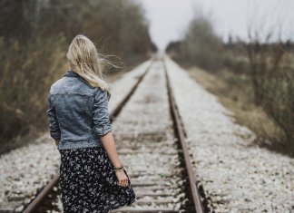 Há verdades que só a distância mostra