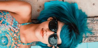 Hoje é fácil virar manchete. O difícil é conseguir se perder na multidão