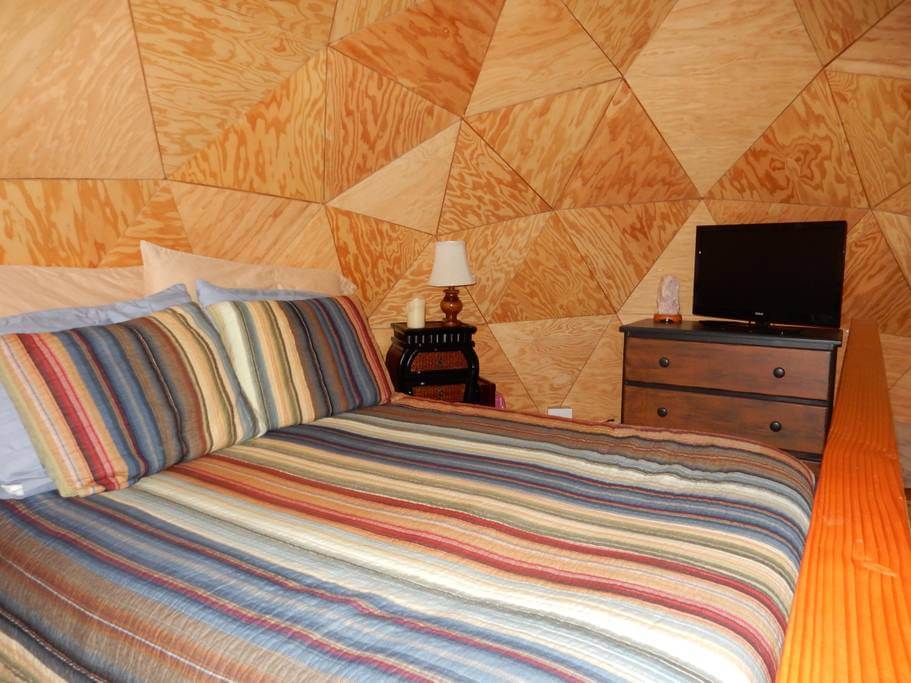 asomadetodosafetos.com - Cabana na floresta se torna a mais popular do Airbnb em todo mundo