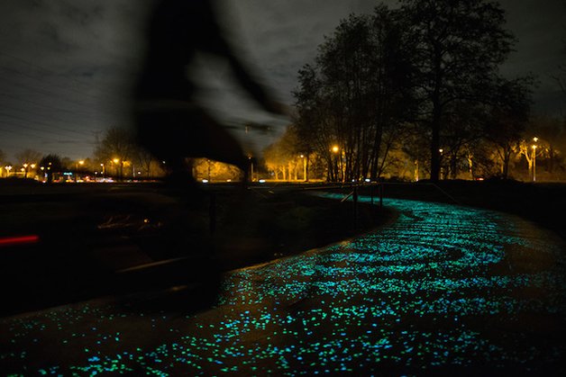 asomadetodosafetos.com - Holanda homenageia obra de Van Gogh com ciclovia que brilha no escuro