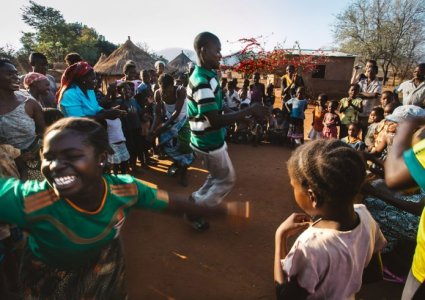 contioutra.com - Vídeo fofo de crianças dançando ao som de Jorge Ben Jor na Zâmbia viraliza