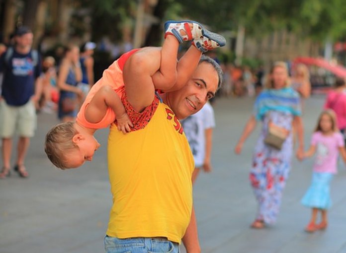 Na Espanha, pais passam a ter licença paternidade de 8 semanas