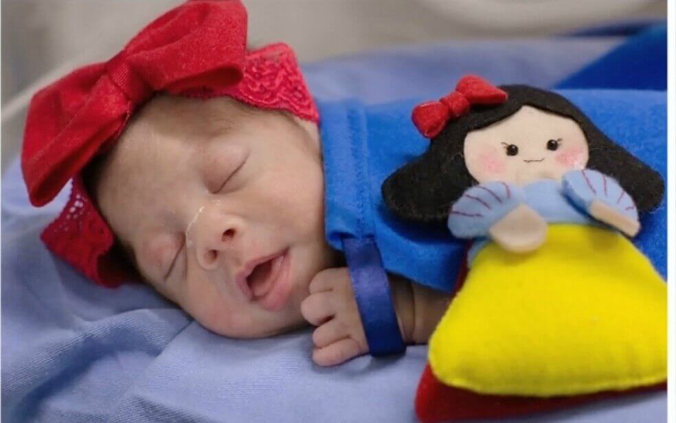contioutra.com - Hospital veste bebês prematuros de super-heróis e surpreende pais