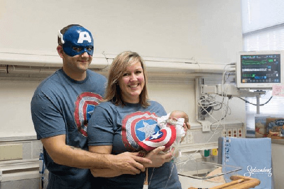 contioutra.com - Hospital veste beb&ecirc;s prematuros de super-her&oacute;is e surpreende pais