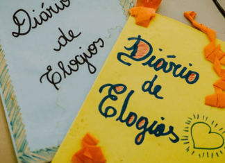 Professora melhora autoestima dos alunos com caderno de elogios