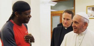 Aqueles que rejeitam homossexuais “não têm coração humano”, afirma Papa Aqueles que rejeitam homossexuais “não têm coração humano”, afirma Papa