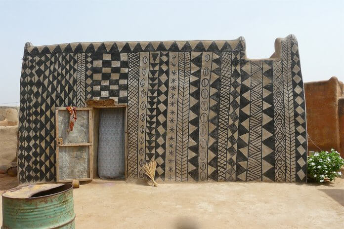 contioutra.com - A aldeia africana onde cada casa é uma obra de arte