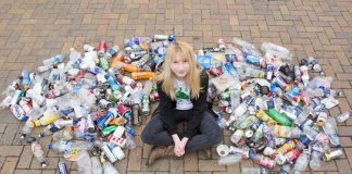 Alvo de bullying por recolher lixo das ruas, menina muda de escola, mas não desiste de limpar o planeta Alvo de bullying por recolher lixo das ruas, menina muda de escola, mas não desiste de limpar o planeta