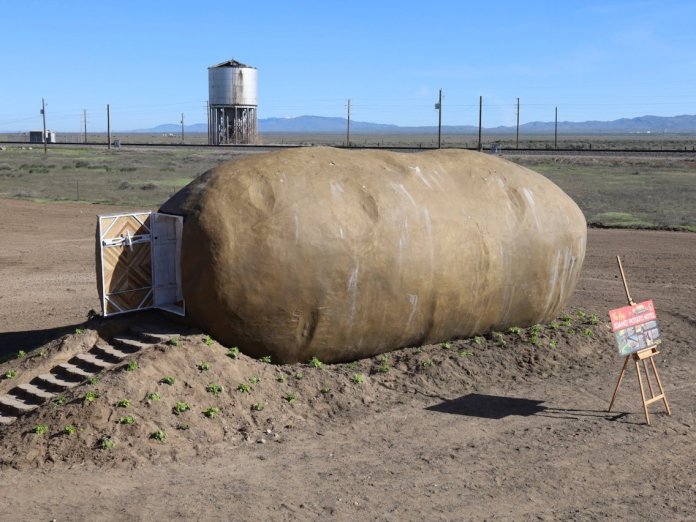 Você já pode se hospedar na casa em forma de batata gigante
