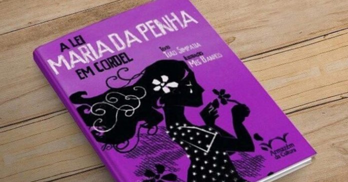 Cordel sobre a Lei Maria da Penha é usado para ensinar alunos do Ceará