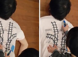 Pai usa truque para receber massagem do filho sem que ele saiba. Veja como funciona :