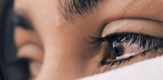 Às vezes, ou engolimos o choro, ou o mundo nos engole Às vezes, ou engolimos o choro, ou o mundo nos engole