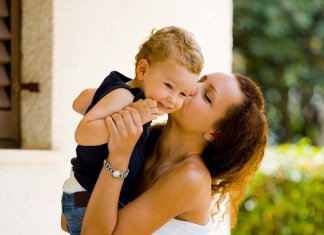 Abraços são o alimento emocional dos filhos