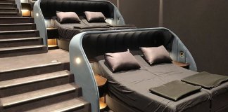 Sala de cinema substitui assentos comuns por camas de casal