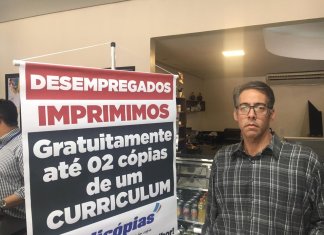 Empresário disponibiliza copiadora para imprimir currículos de graça para desempregados