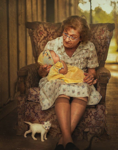 asomadetodosafetos.com - Fotógrafa registra intimidade entre avós e netos porque ninguém fez isso por ela na infância
