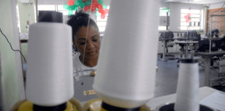 Presídio em Bangu: Detentas fazem os uniformes dos alunos da rede de ensino