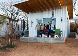 Grupo de amigos constrói pequena vila: vamos envelhecer juntos!