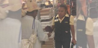 Trabalhadora deu sapatos para um homem que perguntou se eles vendiam os usados. Trabalhadora deu sapatos para um homem que perguntou se eles vendiam os usados.