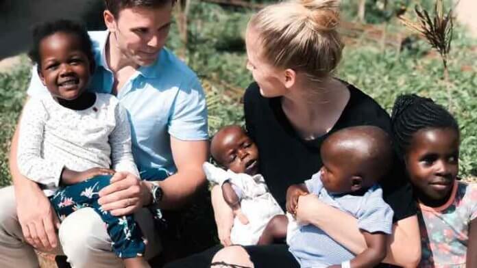 contioutra.com - Mulher abandona tudo e abre hospital para crianças órfãs ​​no Quênia