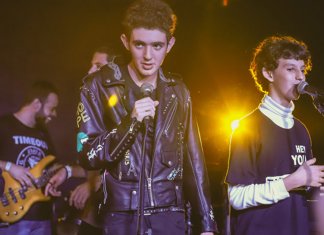 O som da inclusão: Jovens autistas formam banda de rock no DF e quebram paradigmas