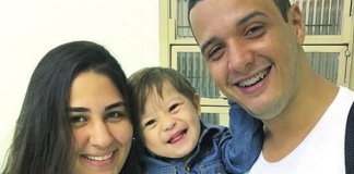 Jovem faz declaração para namorado que assumiu filho dela com Down e causa comoção na web