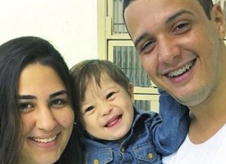 Jovem faz declaração para namorado que assumiu filho dela com Down e causa comoção na web